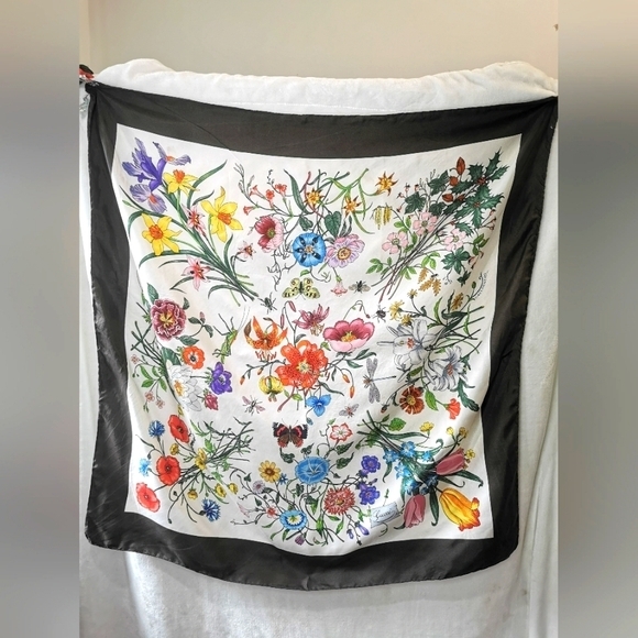Gucci Accessories - Authentic Gucci Vittorio Accornero Floral Scarf - 32" x 32" Orchid 100% Silk